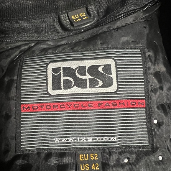 Black Performance Jacket with Protective Padding - Picture 5 of 6